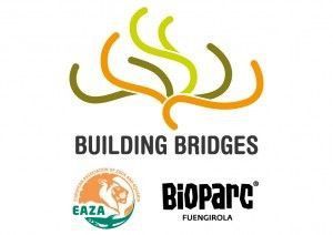 Construyendo-puentes-EAZA - BIOPARC Fuengirola logotipo