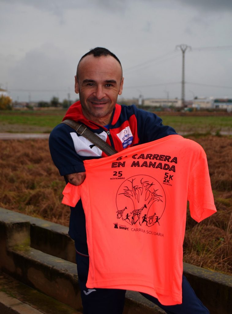 Ricardo Ten presenta la camiseta oficial de la 6ª Carrera en Manada de BIOPARC Valencia